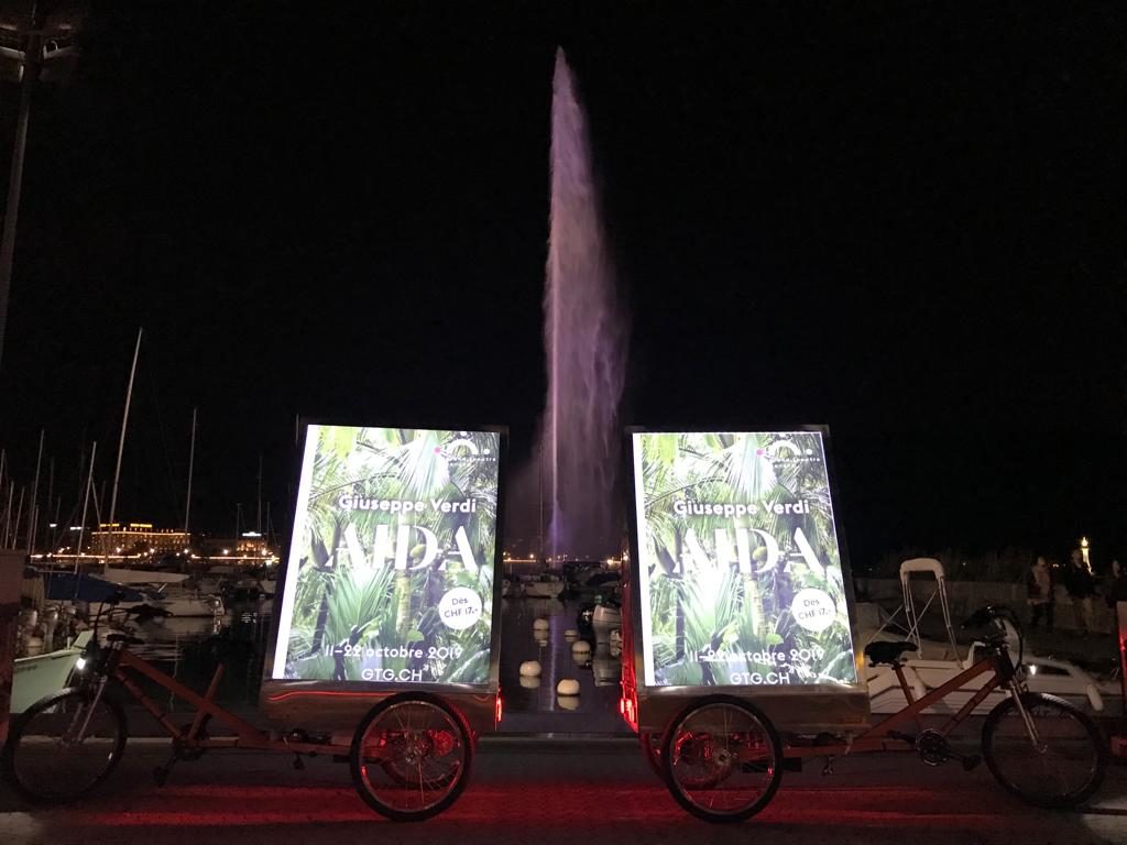 Giuseppe Verdi dirigeant Aïda au Grand Théatre de Genève Vélos électriques publicitaires Mediashift