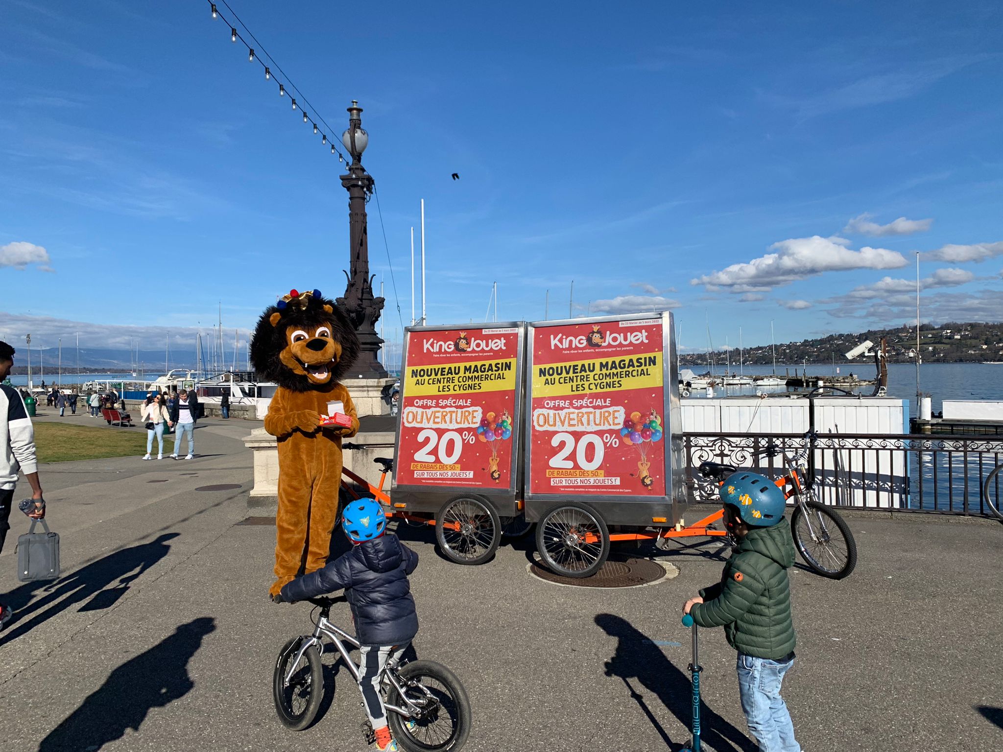 Ouverture de King Jouet à Genève - campagne publicitaire en vélos publicitaires électriques par MediaShift