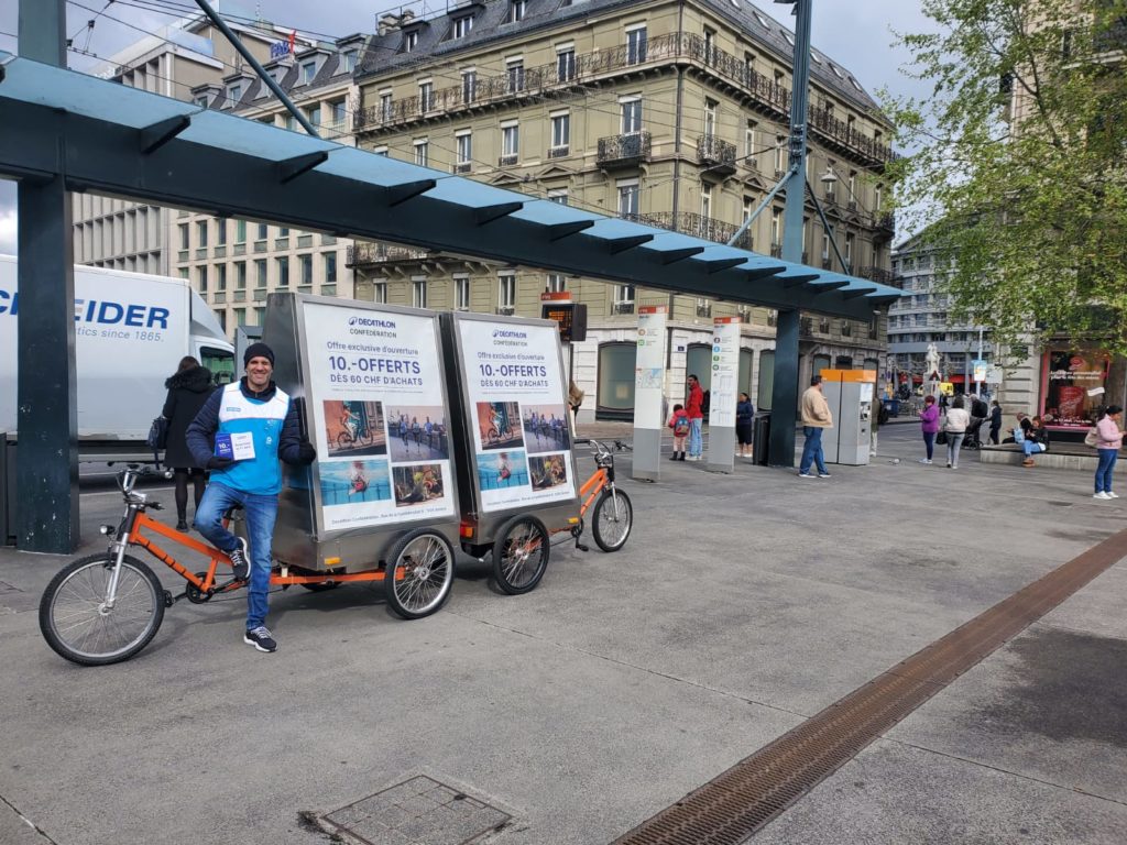 Vélo publicitaire 
agence de communication
streetmarketing Genève
Communication de proximité
Affiche mobile
Livraison